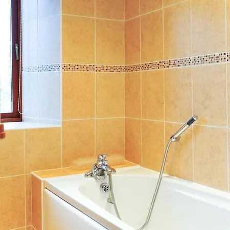 A River Runs By בית נופש